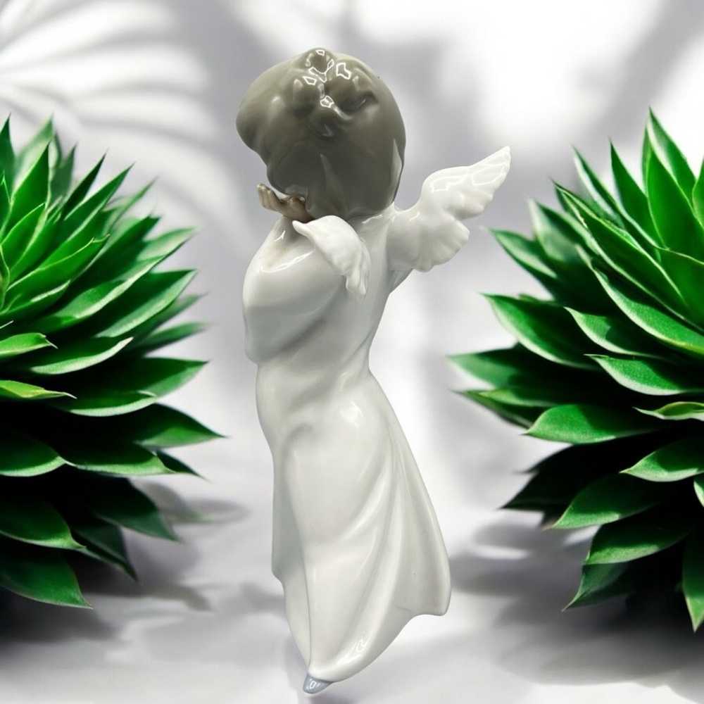 Lladró Mime Angel Figurine #4959 - Picture 7 of 16